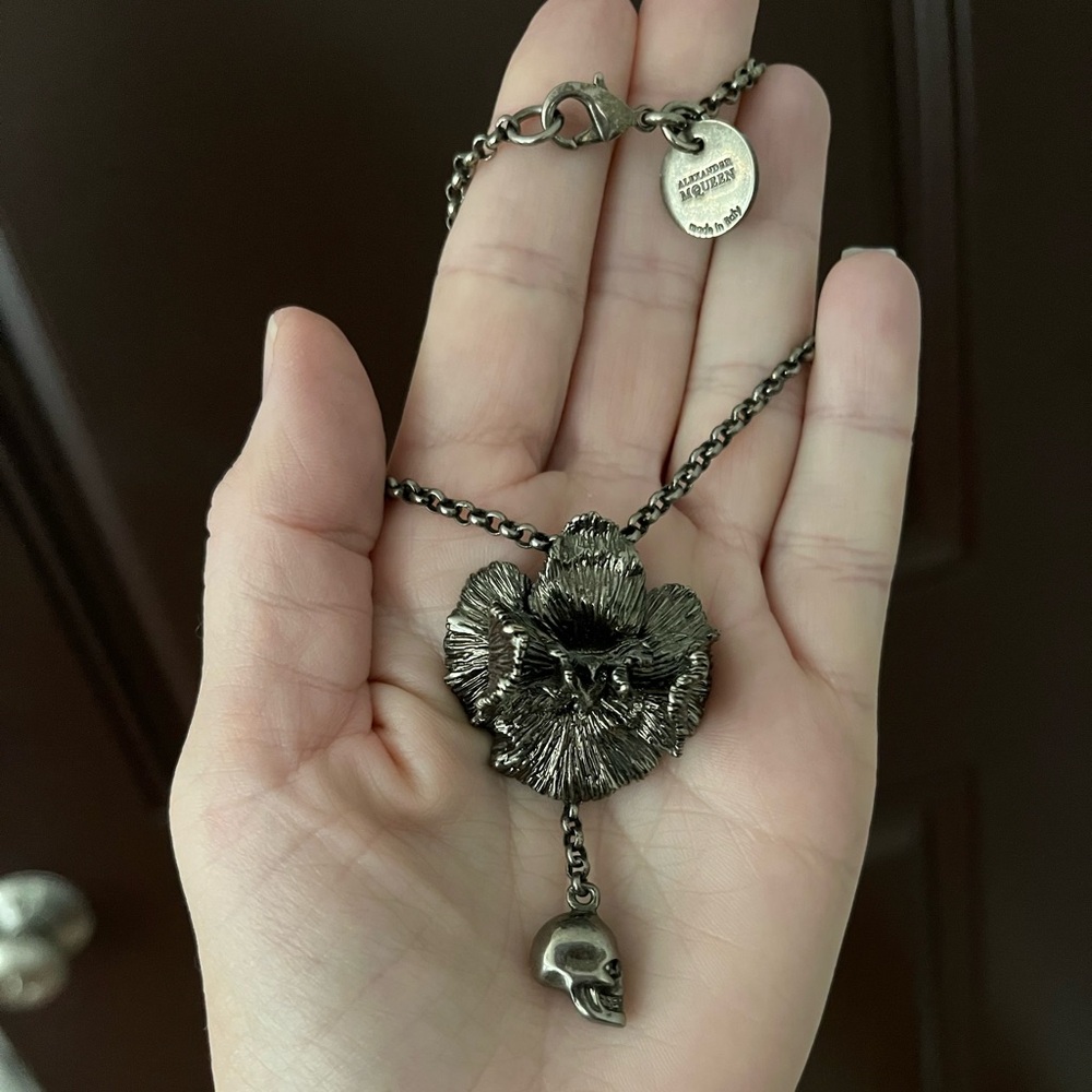 Alexander McQueen Iris and Skull Necklace - Picture 3 of 17